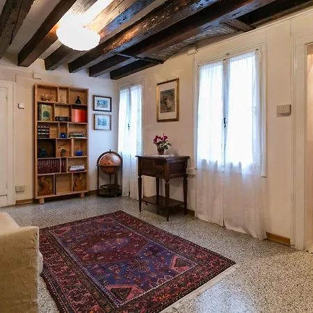 Elegant Venetian