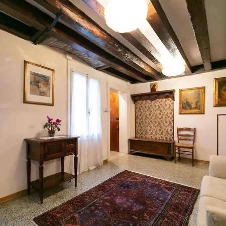 Elegant Venetian 公寓